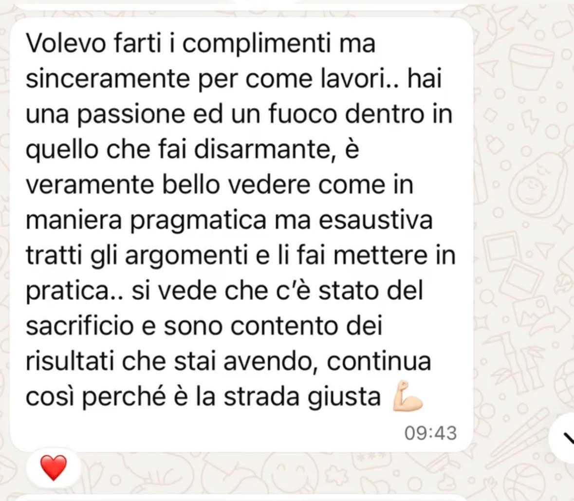 Messaggio WhatsApp di complimenti sul metodo di lavoro di Mario