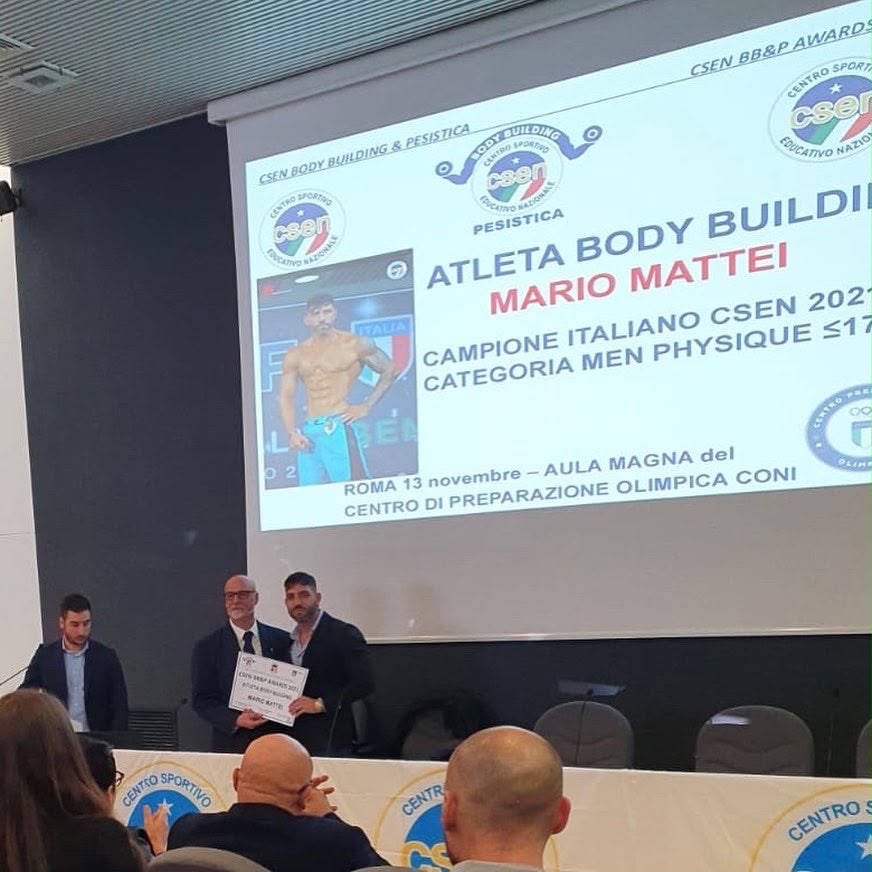 Mario Mattei premiato come campione italiano CSEN Men's Physique
