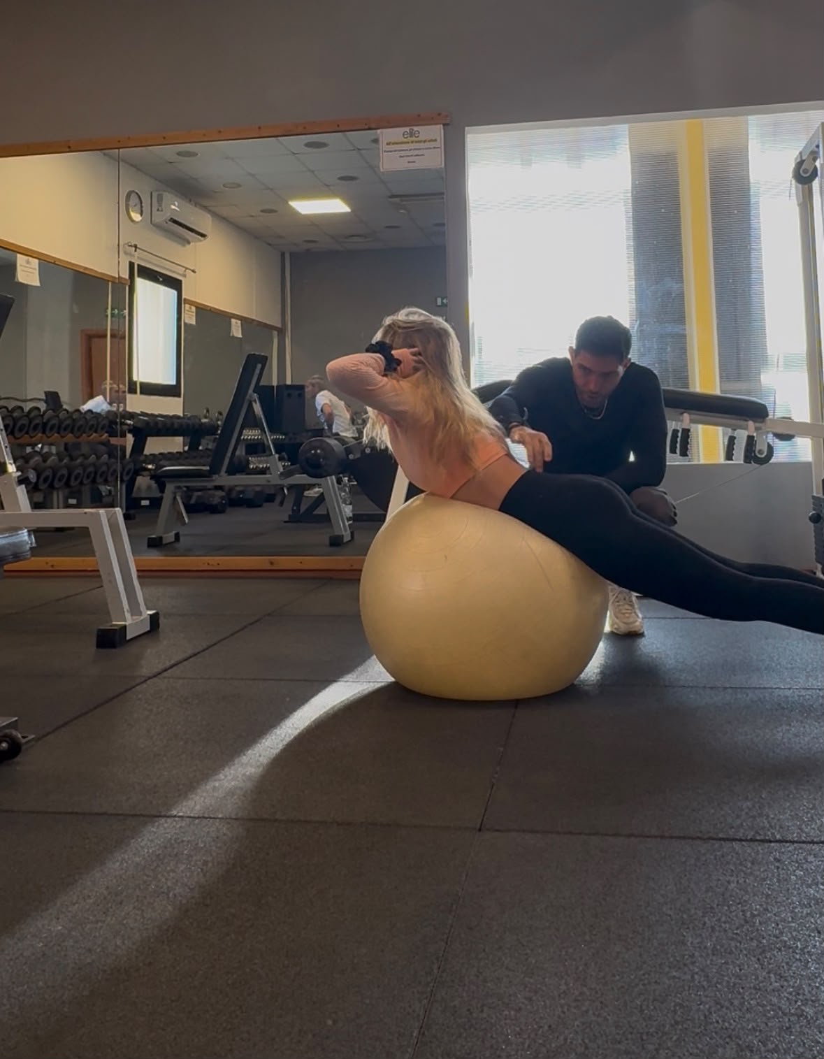 Lavoro sul core con fitball guidato da Mario